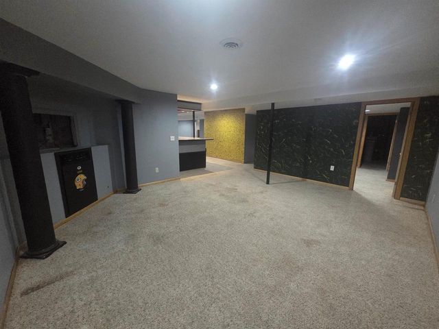 215 THEUNIS DRIVE, Wrightstown, WI 54180