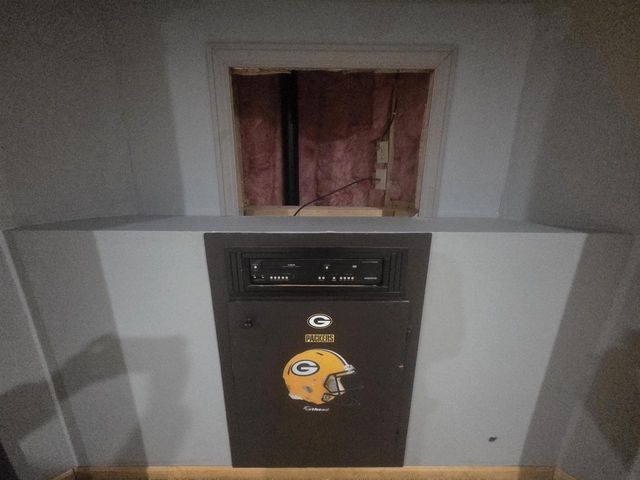 215 THEUNIS DRIVE, Wrightstown, WI 54180