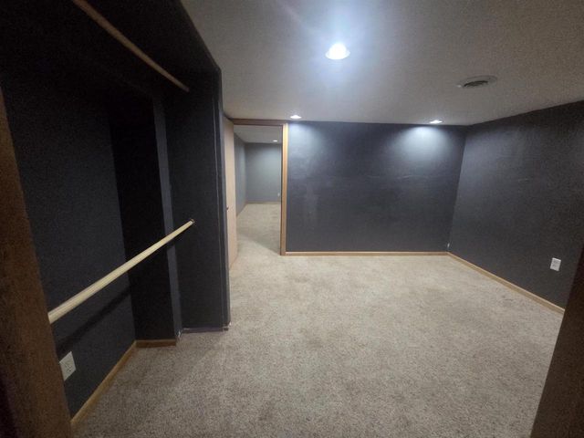 215 THEUNIS DRIVE, Wrightstown, WI 54180