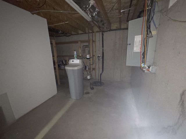 215 THEUNIS DRIVE, Wrightstown, WI 54180