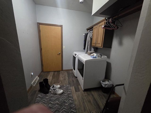 215 THEUNIS DRIVE, Wrightstown, WI 54180