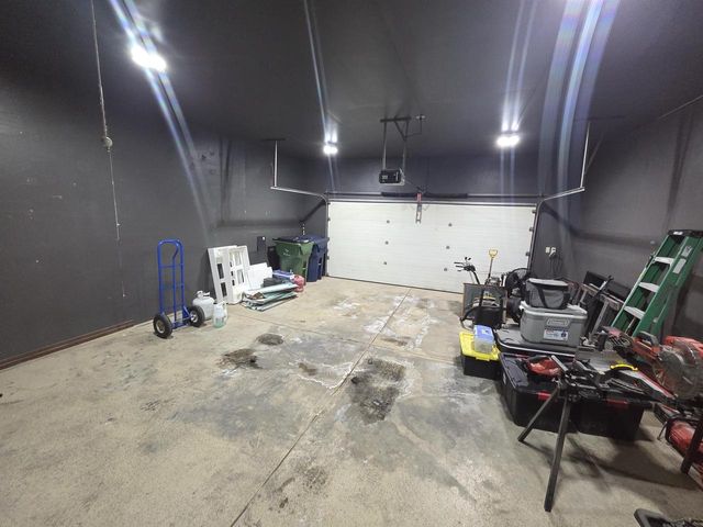 215 THEUNIS DRIVE, Wrightstown, WI 54180