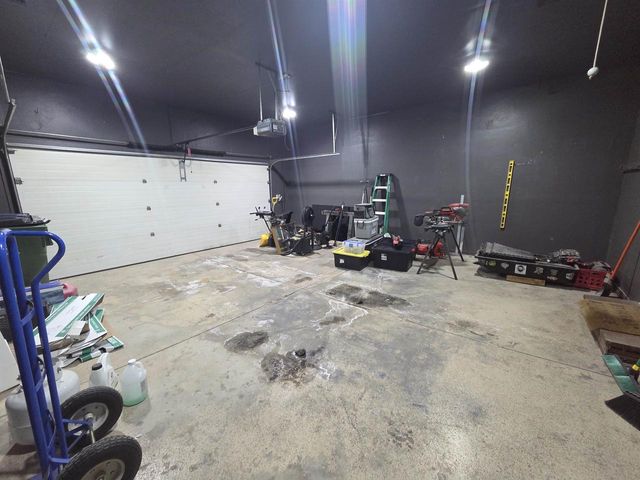 215 THEUNIS DRIVE, Wrightstown, WI 54180