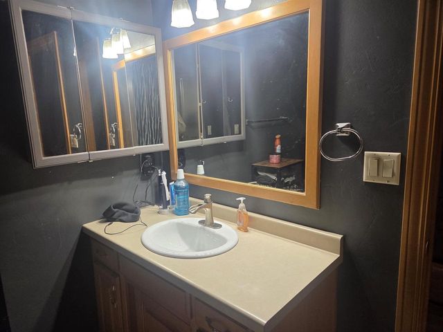 215 THEUNIS DRIVE, Wrightstown, WI 54180