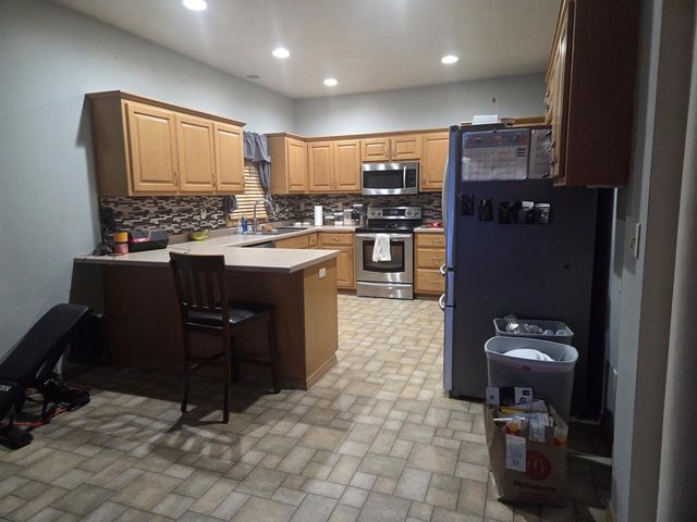 215 THEUNIS DRIVE, Wrightstown, WI 54180