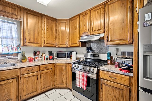 1651 W Highway 12, Gentry, AR 72734