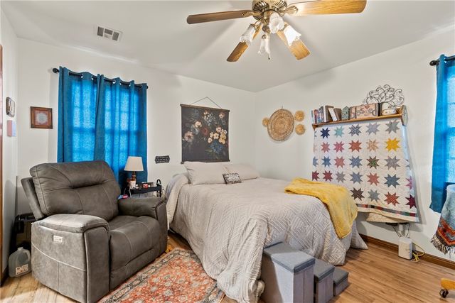 1651 W Highway 12, Gentry, AR 72734