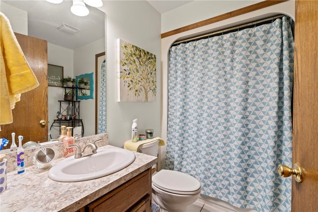 1651 W Highway 12, Gentry, AR 72734