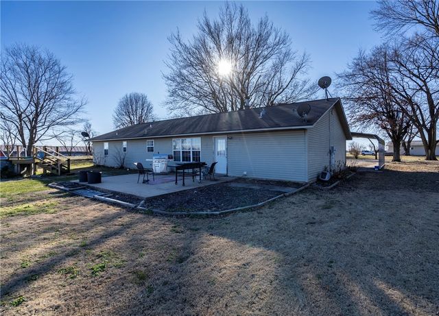 1651 W Highway 12, Gentry, AR 72734