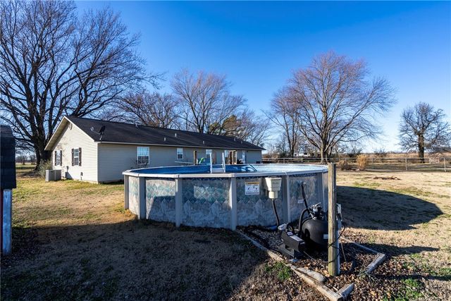 1651 W Highway 12, Gentry, AR 72734