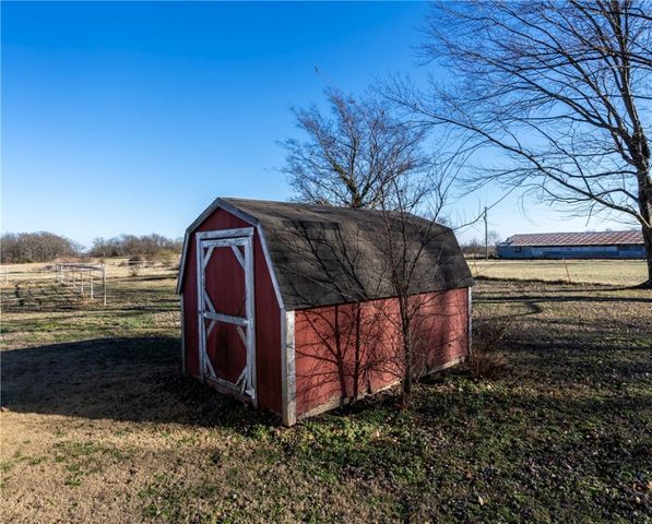 1651 W Highway 12, Gentry, AR 72734