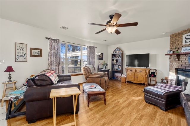 1651 W Highway 12, Gentry, AR 72734