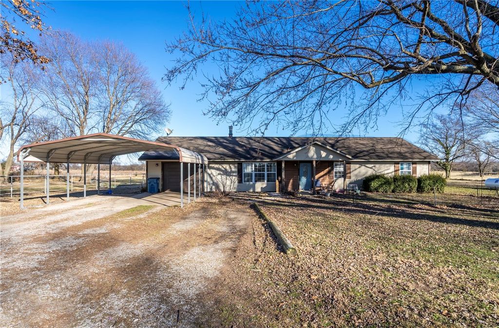 1651 W Highway 12, Gentry, AR 72734