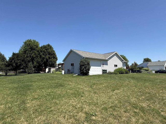 420 LONGWOOD LANE, Wrightstown, WI 54180