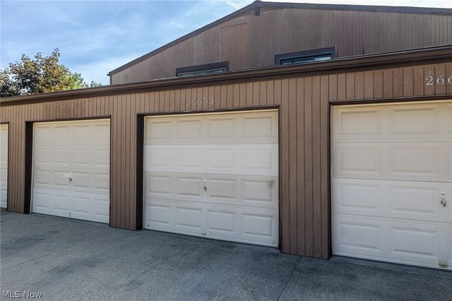 26653 Lake Of The Falls Boulevard, Olmsted Falls, OH 44138