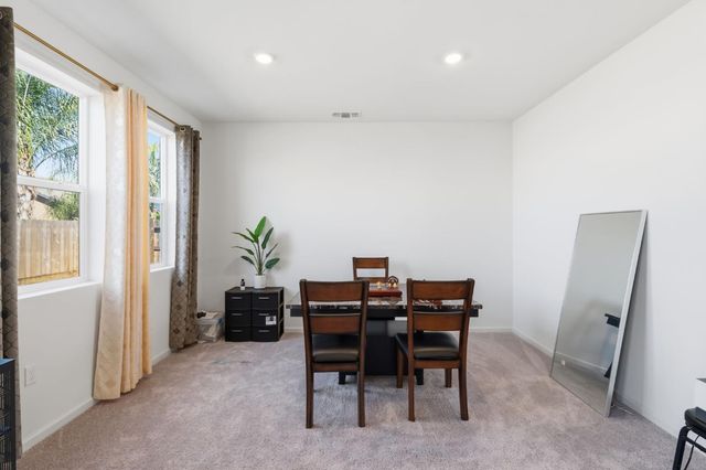 3562 E San Marino Avenue, Clovis, CA 93619