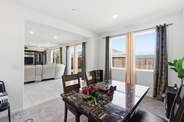 3562 E San Marino Avenue, Clovis, CA 93619