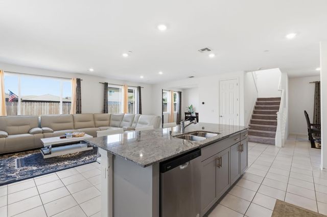 3562 E San Marino Avenue, Clovis, CA 93619