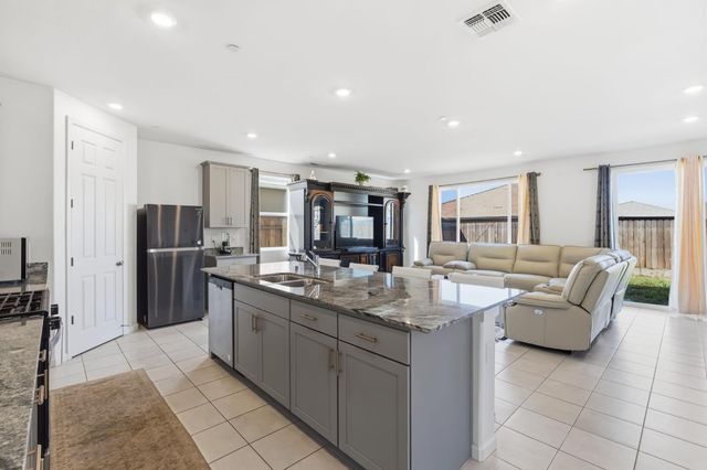 3562 E San Marino Avenue, Clovis, CA 93619