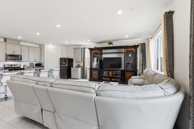 3562 E San Marino Avenue, Clovis, CA 93619