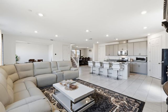 3562 E San Marino Avenue, Clovis, CA 93619