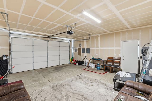 3562 E San Marino Avenue, Clovis, CA 93619