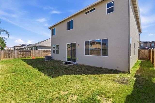 3562 E San Marino Avenue, Clovis, CA 93619