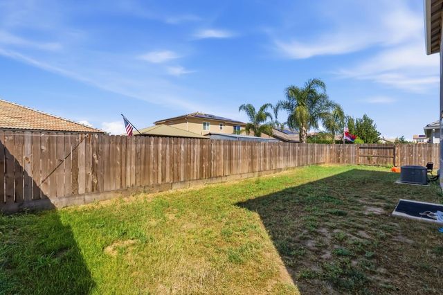 3562 E San Marino Avenue, Clovis, CA 93619