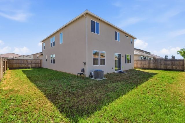 3562 E San Marino Avenue, Clovis, CA 93619