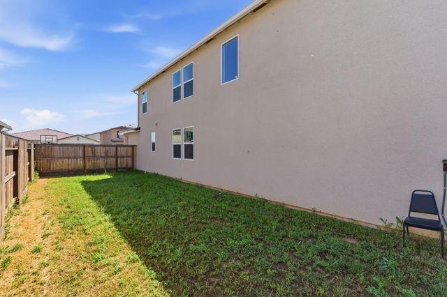 3562 E San Marino Avenue, Clovis, CA 93619