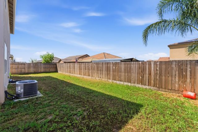 3562 E San Marino Avenue, Clovis, CA 93619