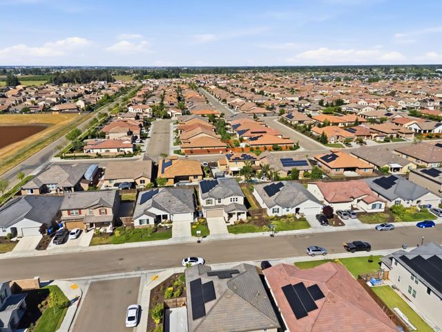 3562 E San Marino Avenue, Clovis, CA 93619