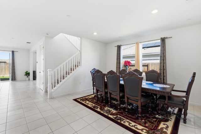 3562 E San Marino Avenue, Clovis, CA 93619