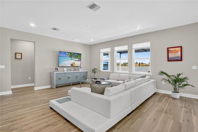 2082 Grove DR, Naples, FL 34120