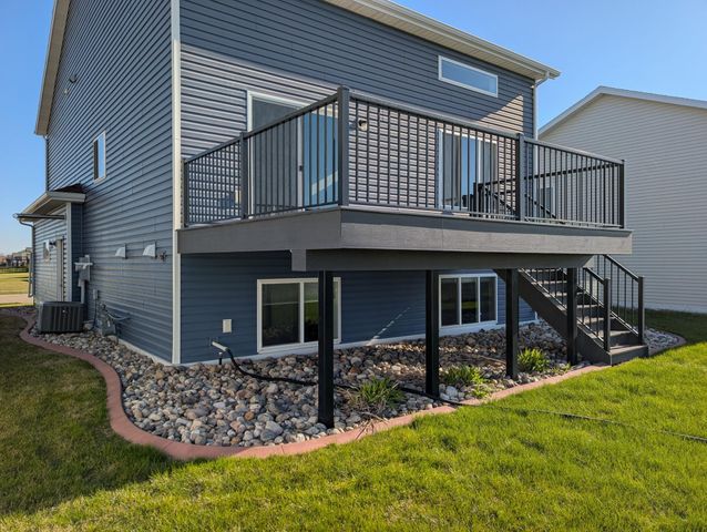 1221 46TH Avenue S, Moorhead, MN 56560