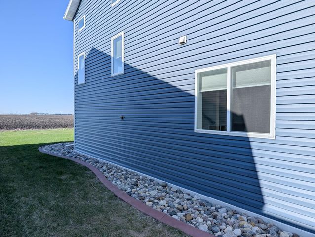 1221 46TH Avenue S, Moorhead, MN 56560