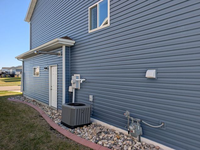 1221 46TH Avenue S, Moorhead, MN 56560