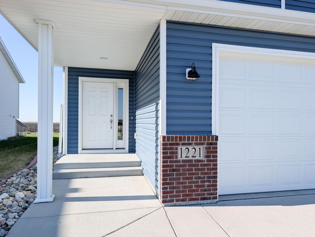 1221 46TH Avenue S, Moorhead, MN 56560
