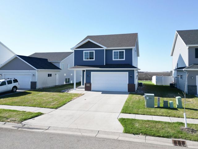 1221 46TH Avenue S, Moorhead, MN 56560