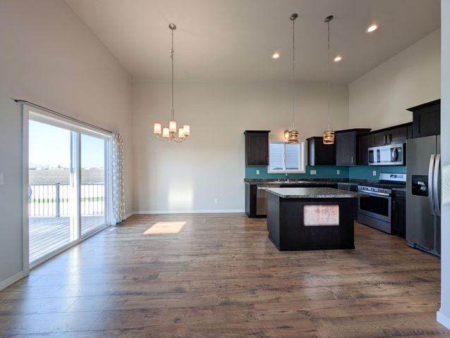 1221 46TH Avenue S, Moorhead, MN 56560