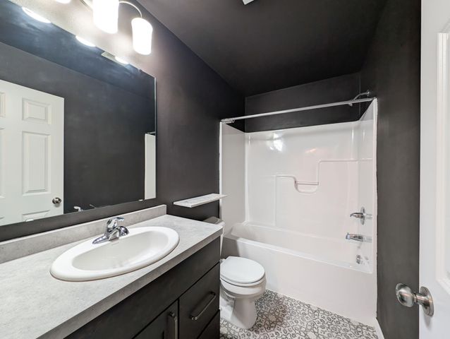 1221 46TH Avenue S, Moorhead, MN 56560