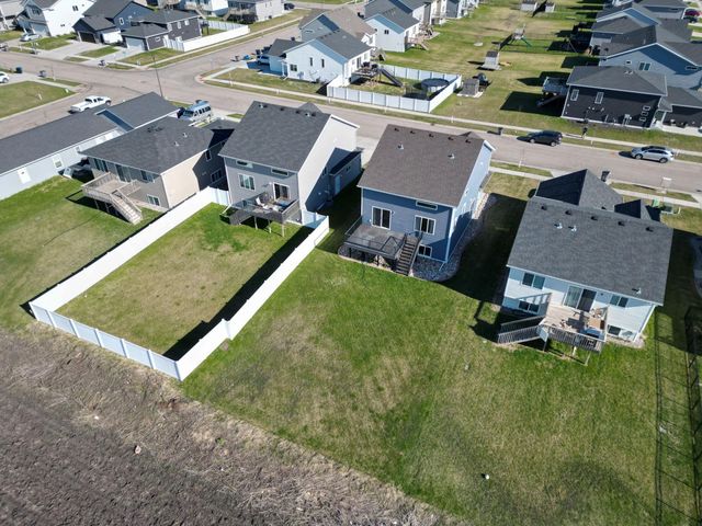 1221 46TH Avenue S, Moorhead, MN 56560