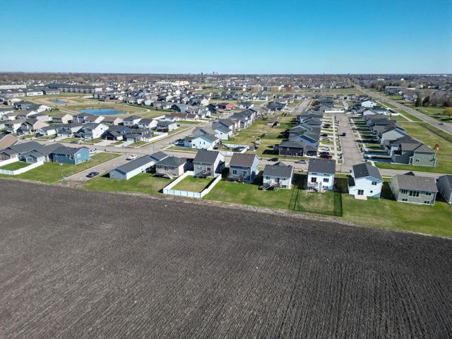 1221 46TH Avenue S, Moorhead, MN 56560