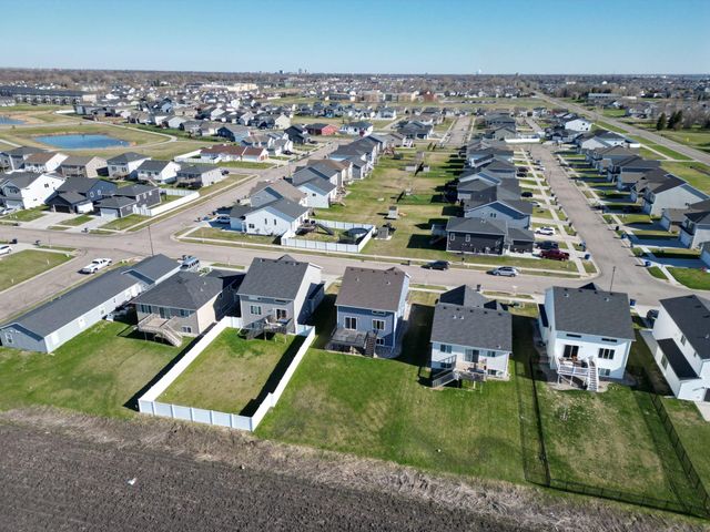 1221 46TH Avenue S, Moorhead, MN 56560