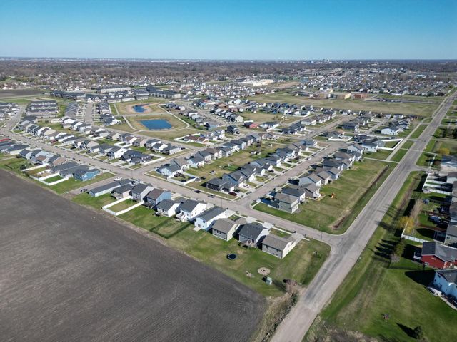1221 46TH Avenue S, Moorhead, MN 56560
