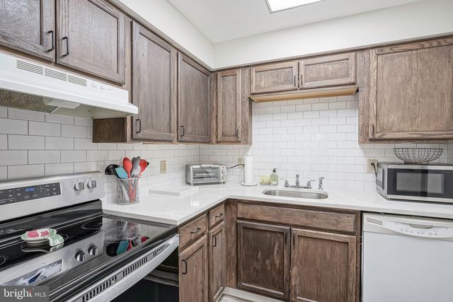 2049 LUCAS LN, Voorhees, NJ 08043