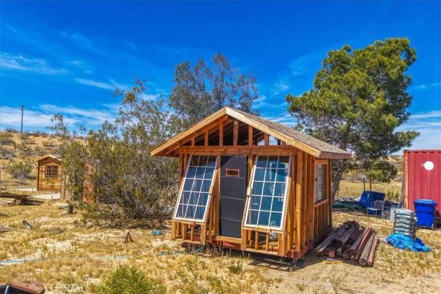 1022 Chuckawalla Road, Landers, CA 92285