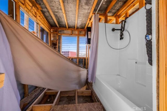 1022 Chuckawalla Road, Landers, CA 92285