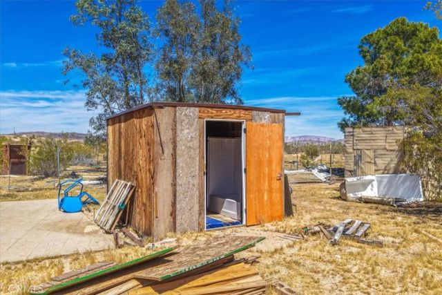 1022 Chuckawalla Road, Landers, CA 92285