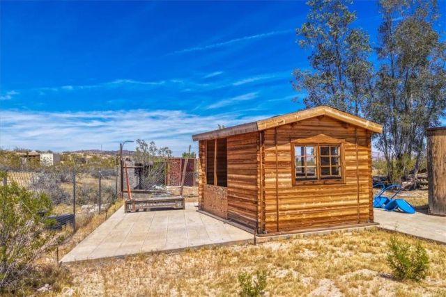 1022 Chuckawalla Road, Landers, CA 92285